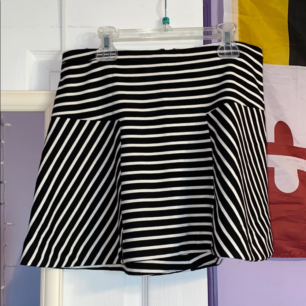 Striped Mini Skirt w Zip